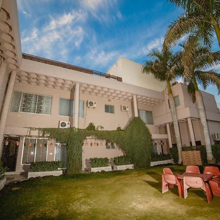 Vip House Peshawar Hotel Ngoại thất bức ảnh