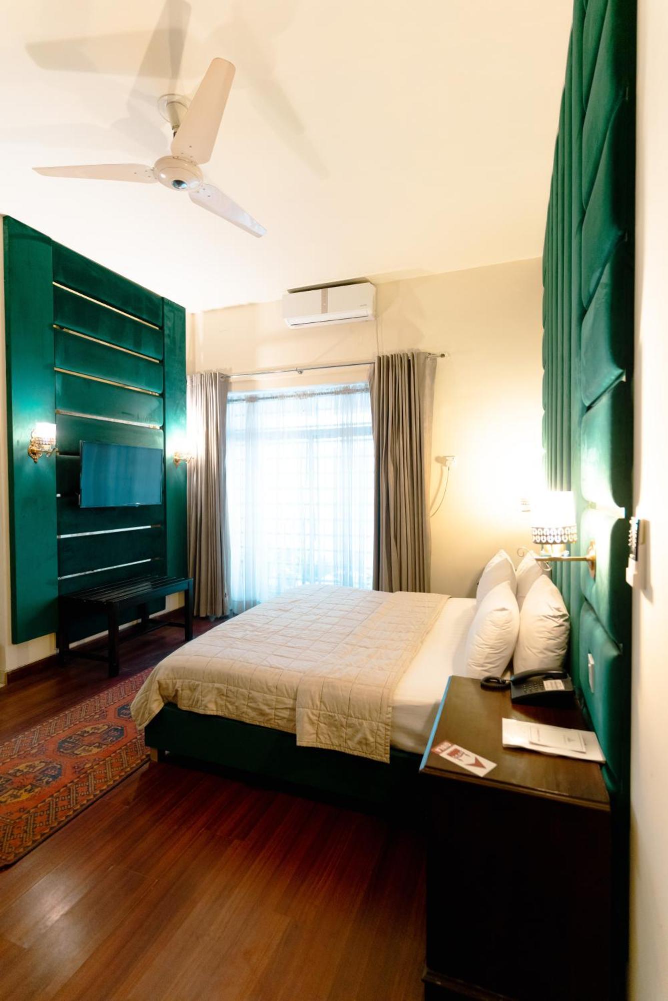 Vip House Peshawar Hotel Ngoại thất bức ảnh