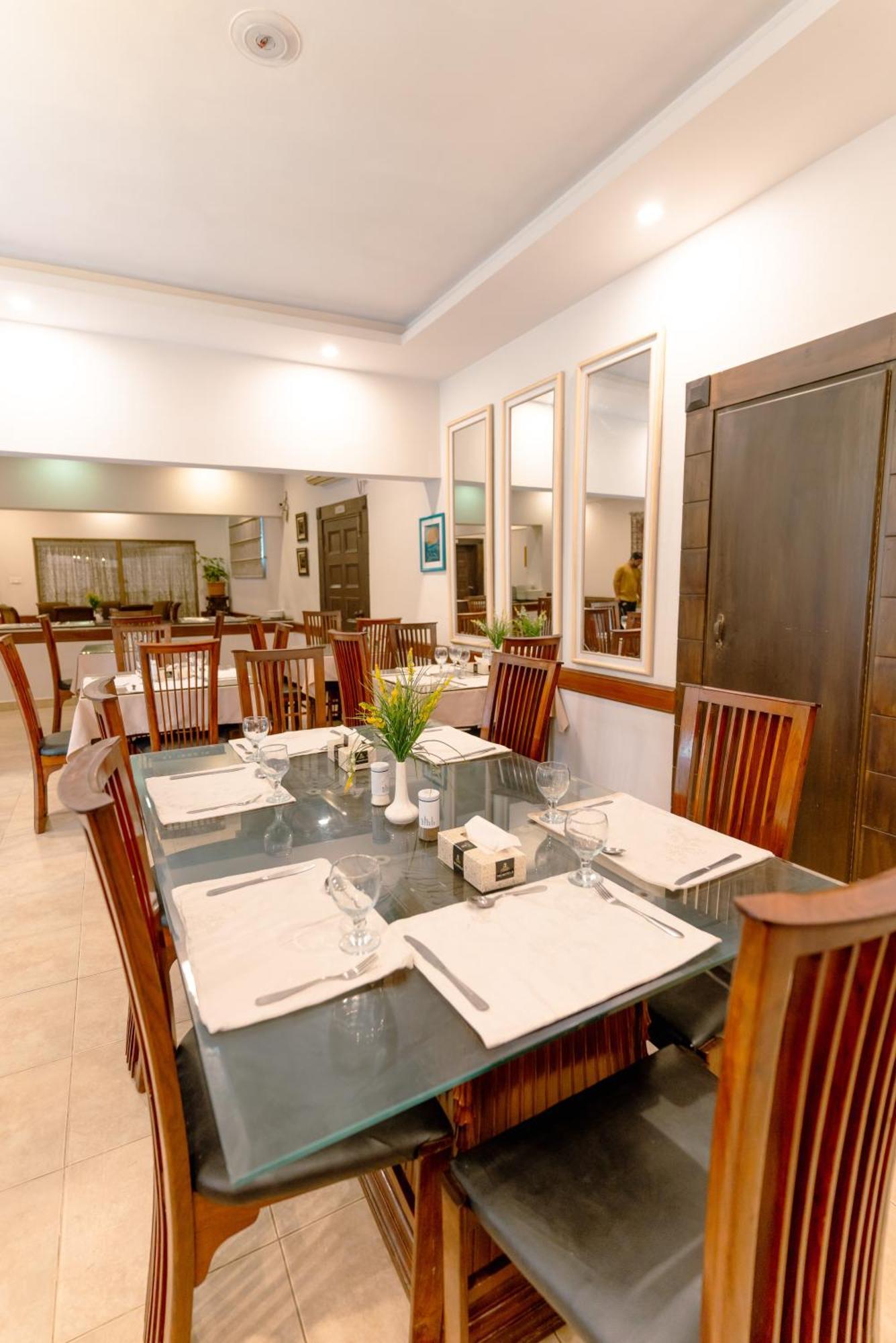 Vip House Peshawar Hotel Ngoại thất bức ảnh