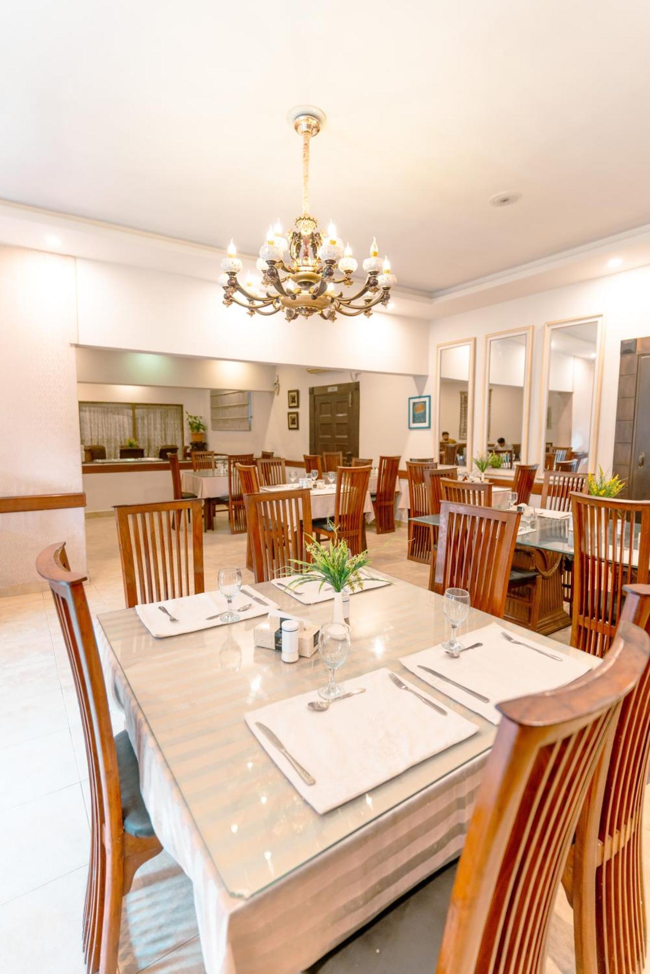 Vip House Peshawar Hotel Ngoại thất bức ảnh