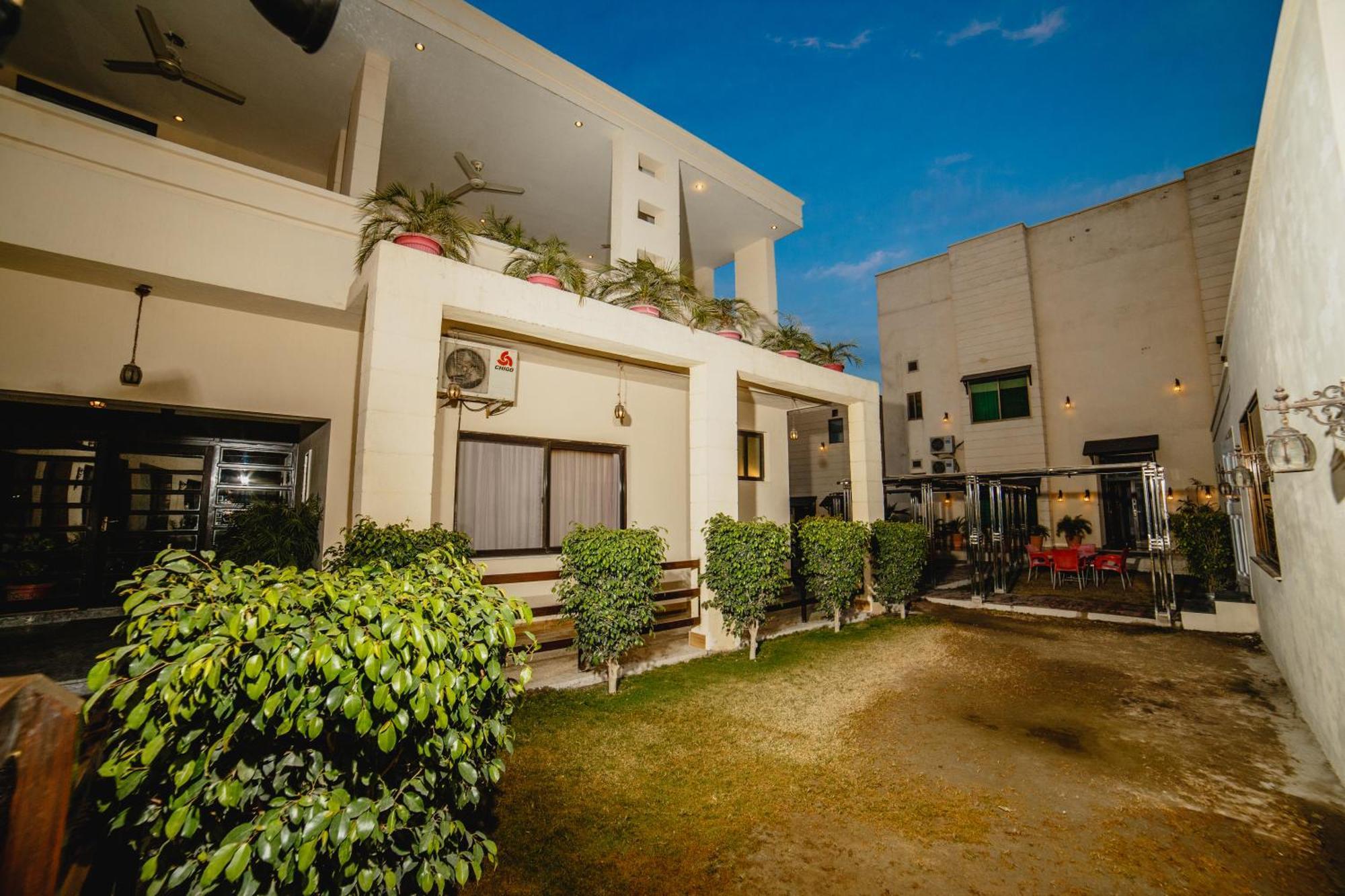 Vip House Peshawar Hotel Ngoại thất bức ảnh